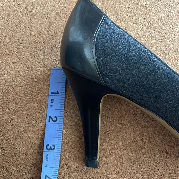Anne Klein silver and grey wool and leather platform heels. Womens 7.5M - Picture 8 of 8